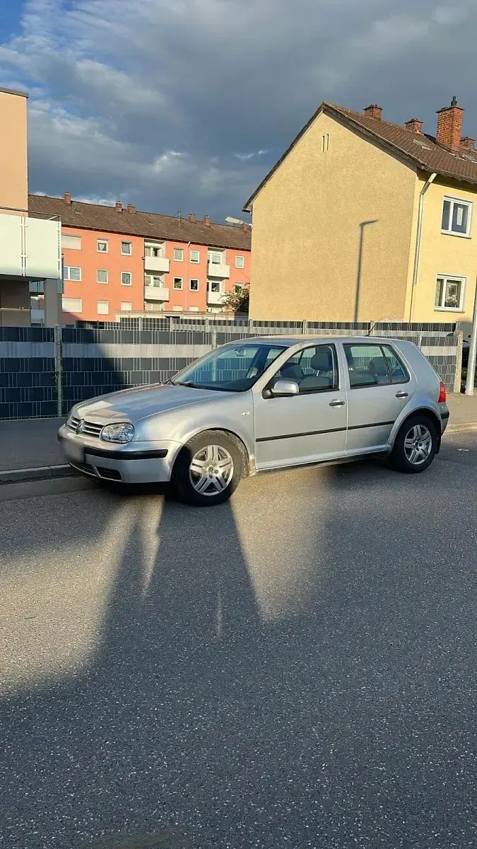 Gebraucht VW Golf IV 75 PS (55 kW) 2001 Silber Kleinwagen