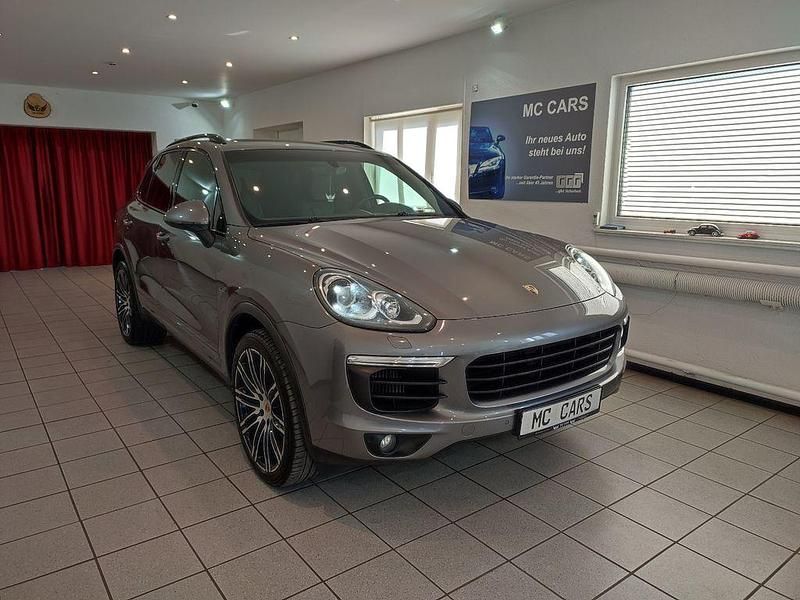 Grau Gebraucht 2015 Porsche Cayenne SUV | 32.500 € (Teuer) - Bild 1/4