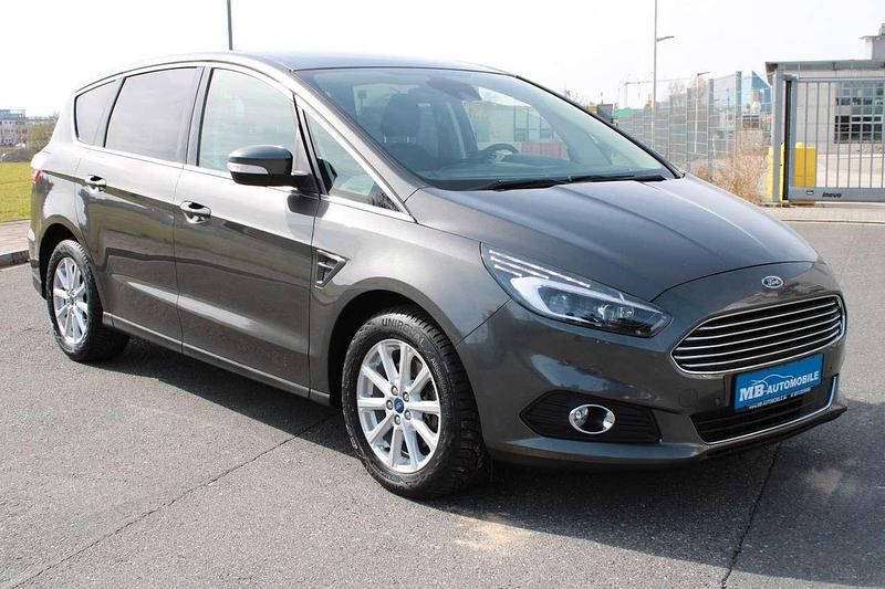 Gebraucht Ford S-MAX Titanium 160 PS (117 kW) 2017 Schwarz Van / Kleinbus