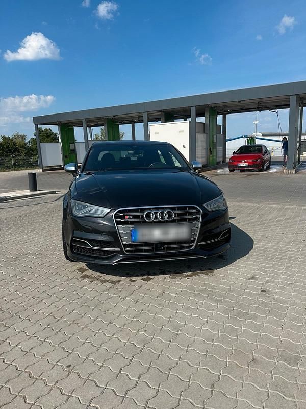 Schwarz Gebraucht 2016 Audi S3 Limousine | 27.500 € (Fairer Preis) - Bild 1/4
