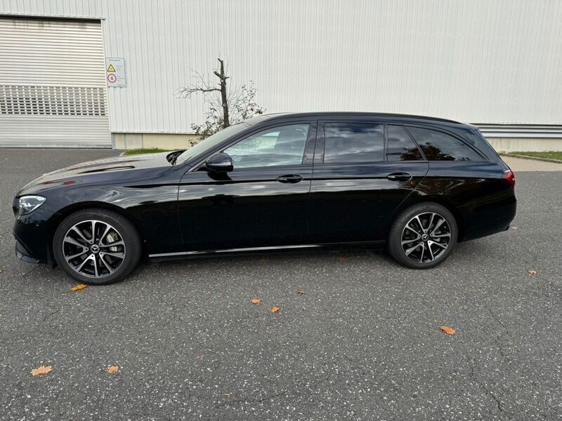 Schwarz Gebraucht 2022 Mercedes E400 Avantgarde Kombi | 48.900 € (Guter Preis) - Bild 1/4