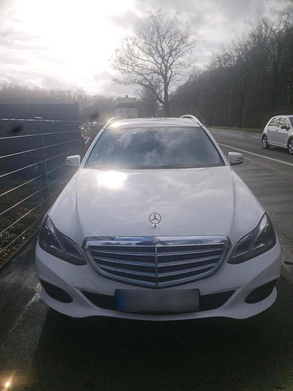 Gebraucht Mercedes E220 2014 Weiß Limousine