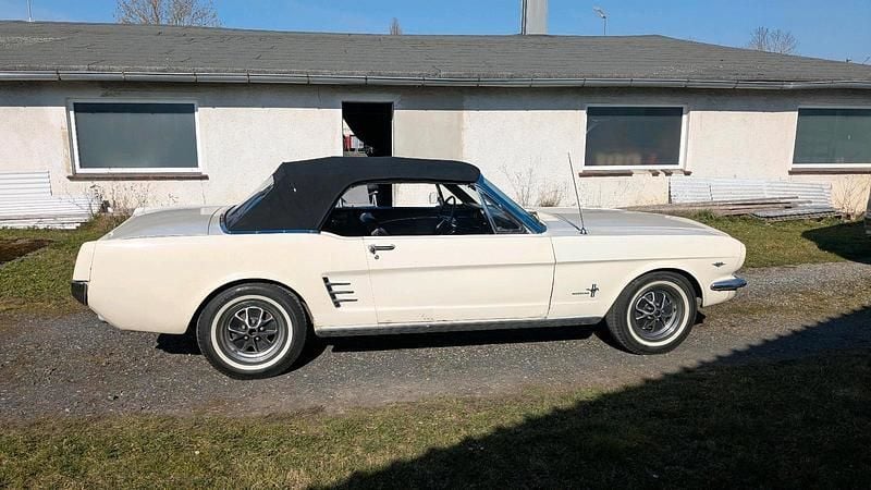 Gebraucht Ford Mustang 200 PS (147 kW) 1966 Weiß Cabrio