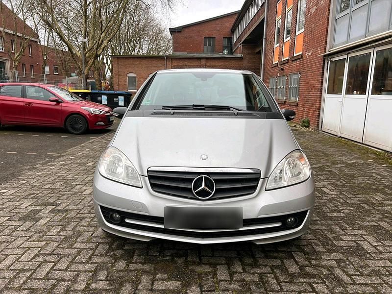 Gebraucht Mercedes A180 109 PS (80 kW) 2010 Silber Limousine