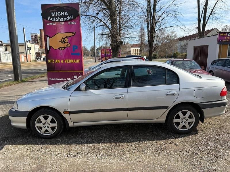 Gebraucht Toyota Avensis 150 PS (110 kW) 2001 Silber Limousine