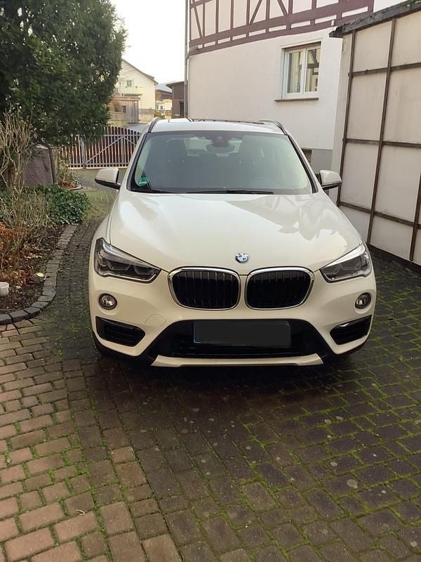 Weiß Gebraucht 2018 BMW X1 SUV | 19.500 € (Guter Preis) - Bild 1/4
