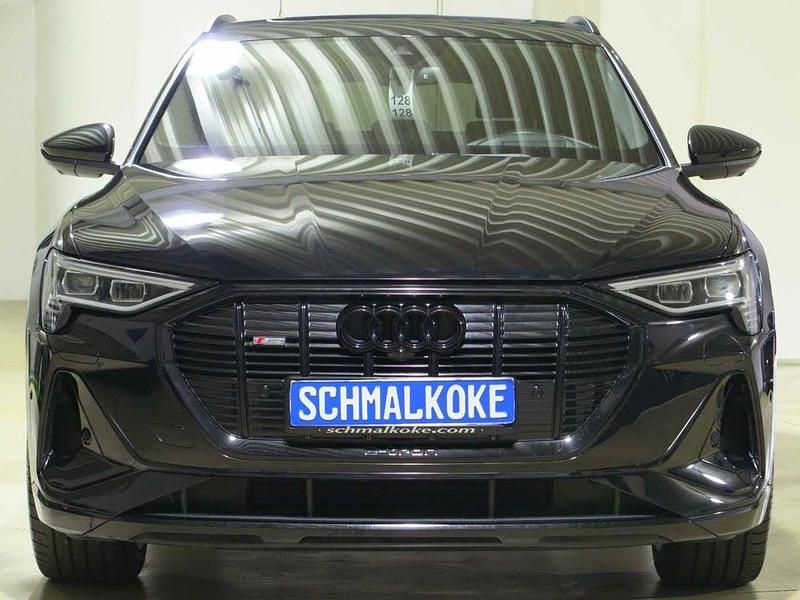 Mythos black (metallic) Gebraucht 2022 Audi e-tron Sportback S-Line SUV | 38.950 € (Guter Preis) - Bild 1/4
