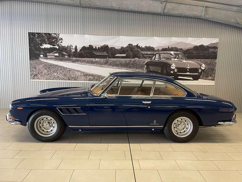 Blu scuro Gebraucht 1967 Ferrari 330 Coupé | 329.900 € - Bild 1/4