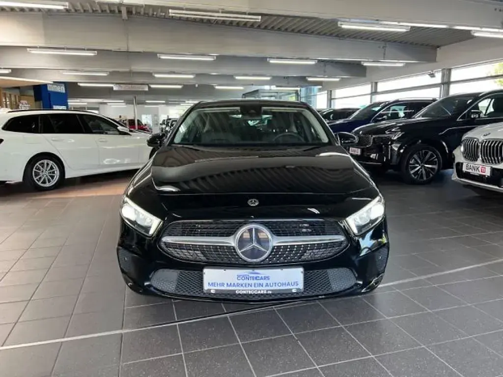 Gebraucht Mercedes A180 Business 116 PS (85 kW) 2023 Nachtschwarz Limousine
