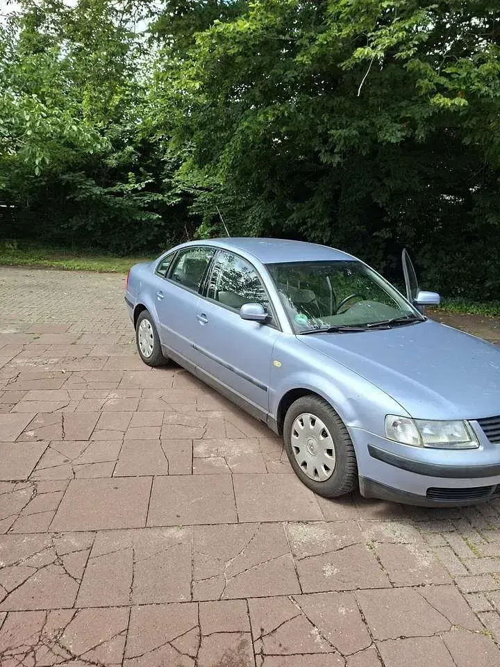 Gebraucht VW Passat Comfortline 101 PS (74 kW) 1999 Blau Limousine