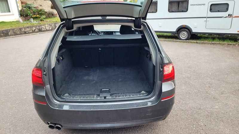 Gebraucht BMW 520 190 PS (139 kW) 2016 Grau Kombi