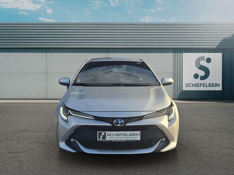 Gebraucht Toyota Corolla Club 122 PS (89 kW) 2019 Cosmicsilber metallic Limousine