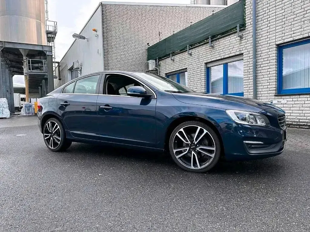 Gebraucht Volvo S60 114 PS (83 kW) 2014 Blau Limousine