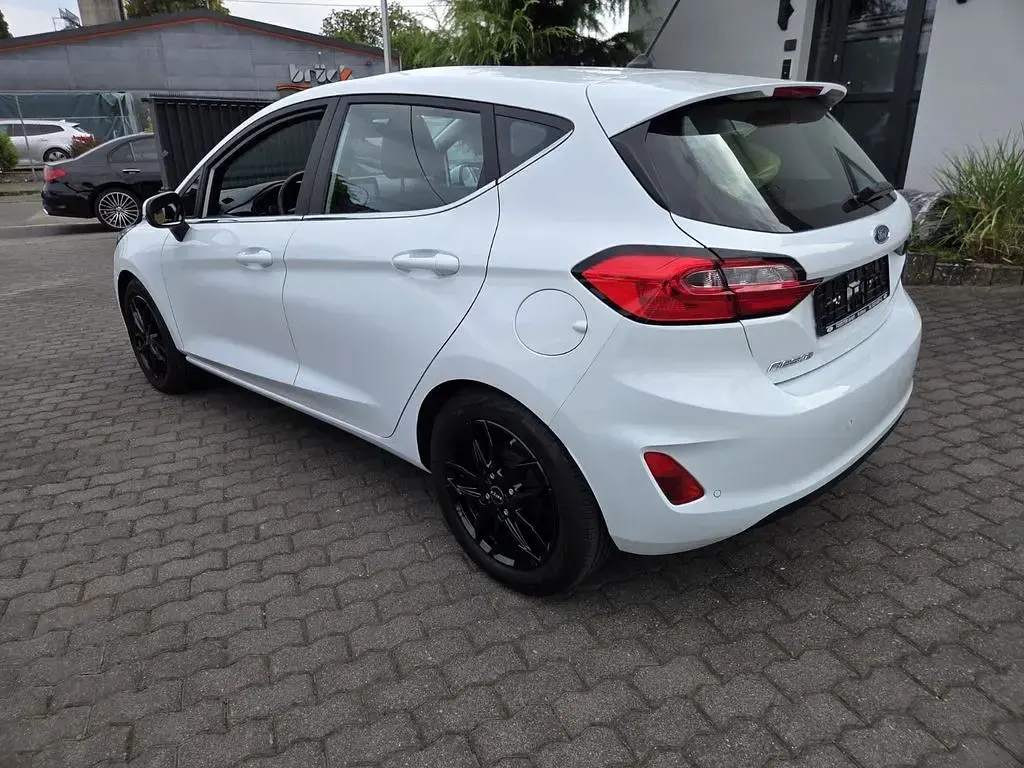 Gebraucht Ford Fiesta Titanium 101 PS (74 kW) 2023 Weiß Kleinwagen