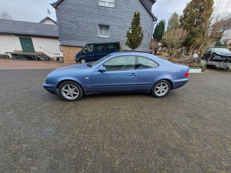 Gebraucht Mercedes CLK320 218 PS (160 kW) 1998 Blau Coupé