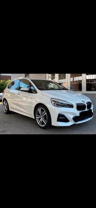 Weiß Gebraucht 2019 BMW 218 M Sport Kombi | 16.950 € (Fairer Preis) - Bild 1/4