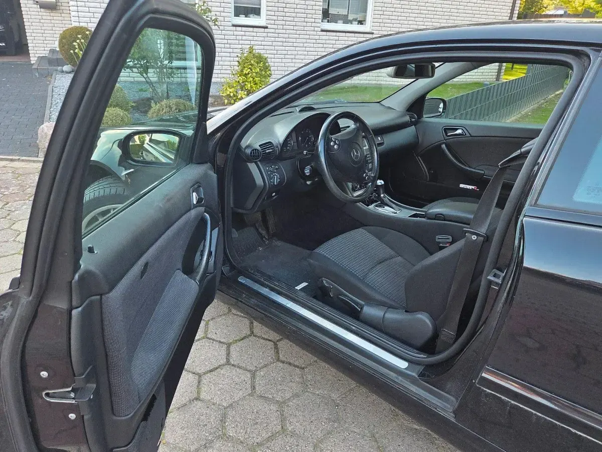 Gebraucht Mercedes C220 150 PS (110 kW) 2004 Schwarz Coupé