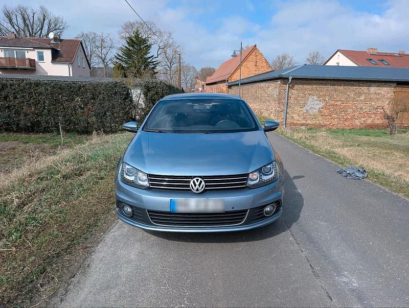 Gebraucht VW Eos 140 PS (102 kW) 2014 Blau Cabrio