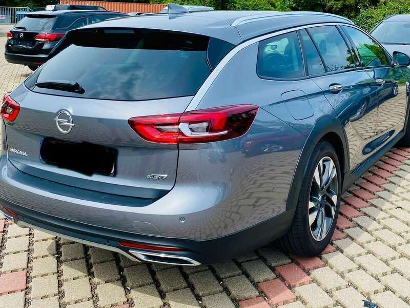 Grau Gebraucht 2018 Opel Insignia Country Tourer Kombi | 19.900 € (Teuer) - Bild 1/4