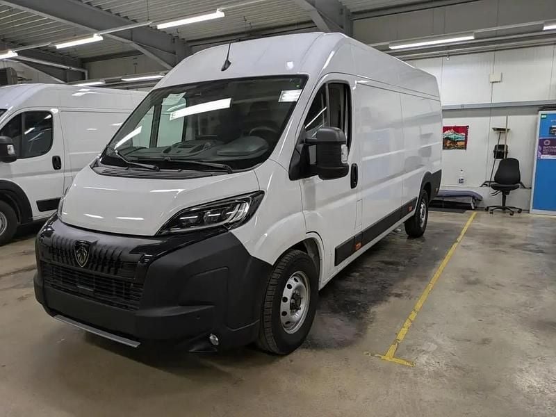 Gebraucht Peugeot Boxer 179 PS (131 kW) 2025 Weiß Van
