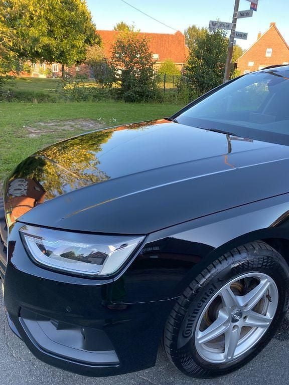 Gebraucht Audi A4 Advanced 163 PS (119 kW) 2021 Schwarz Kombi