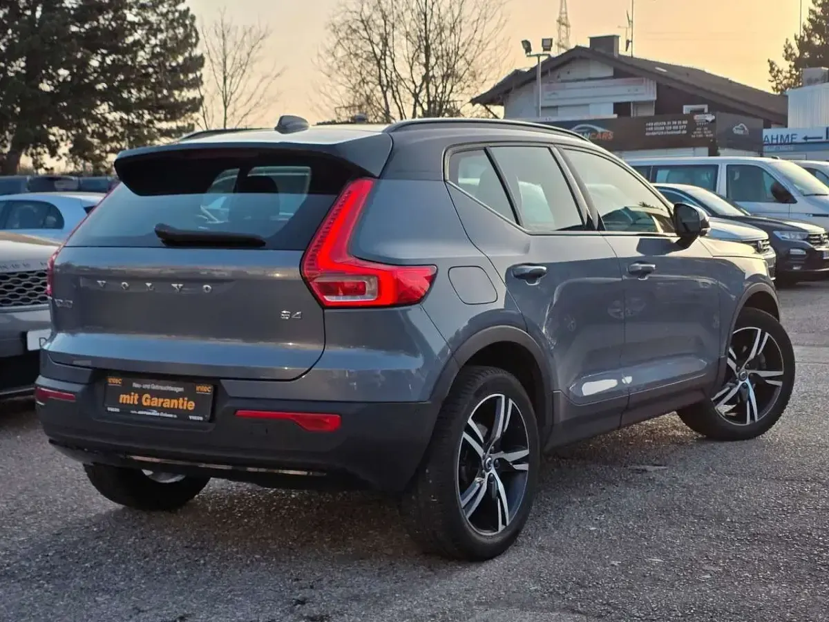 Gebraucht Volvo XC40 R-Design 197 PS (144 kW) 2022 Grau SUV