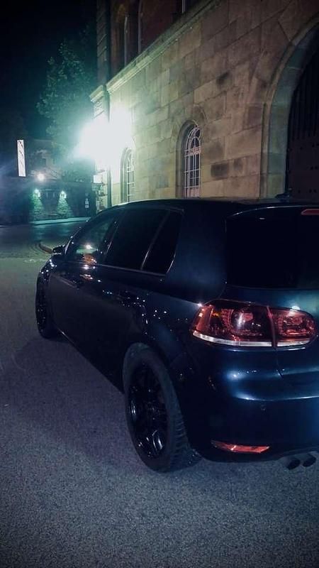 Blau Gebraucht 2011 VW Golf VI R-line Kleinwagen | 7.500 € (Guter Preis) - Bild 1/4