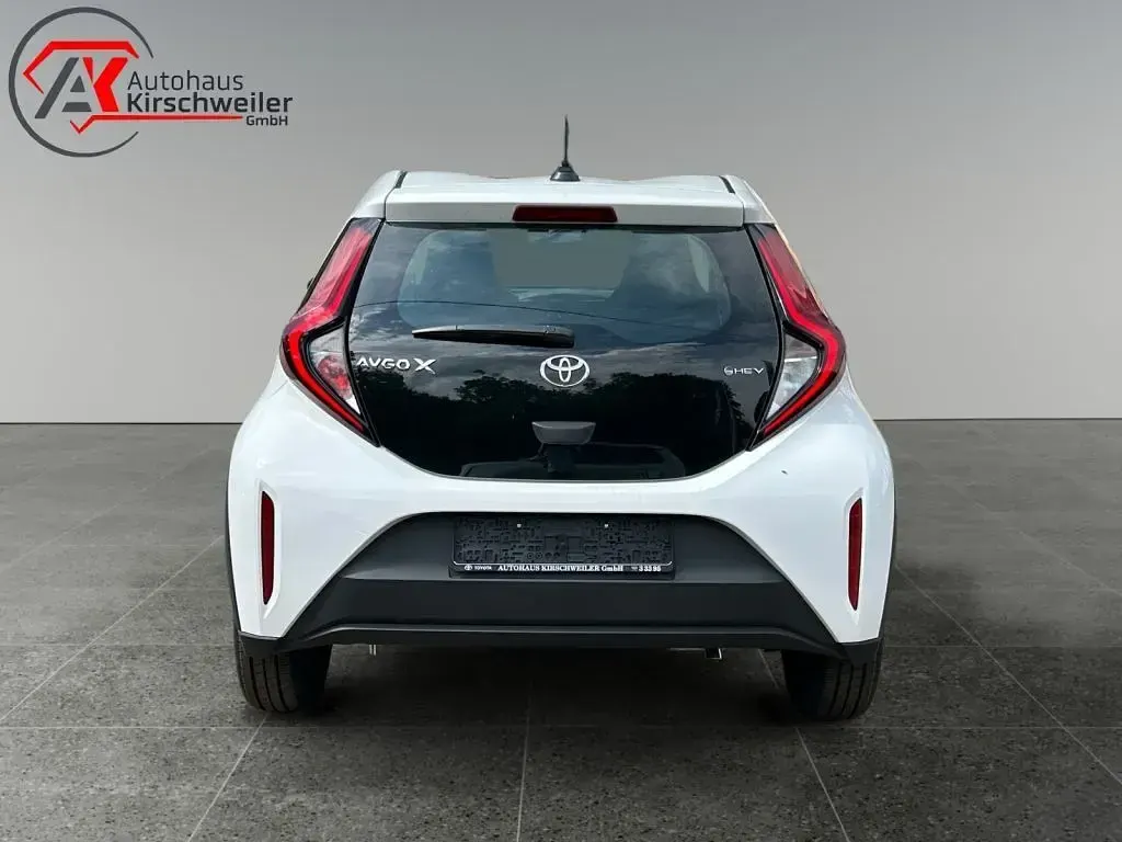 Neu Toyota Aygo X Active 116 PS (85 kW) 2026 Super white SUV