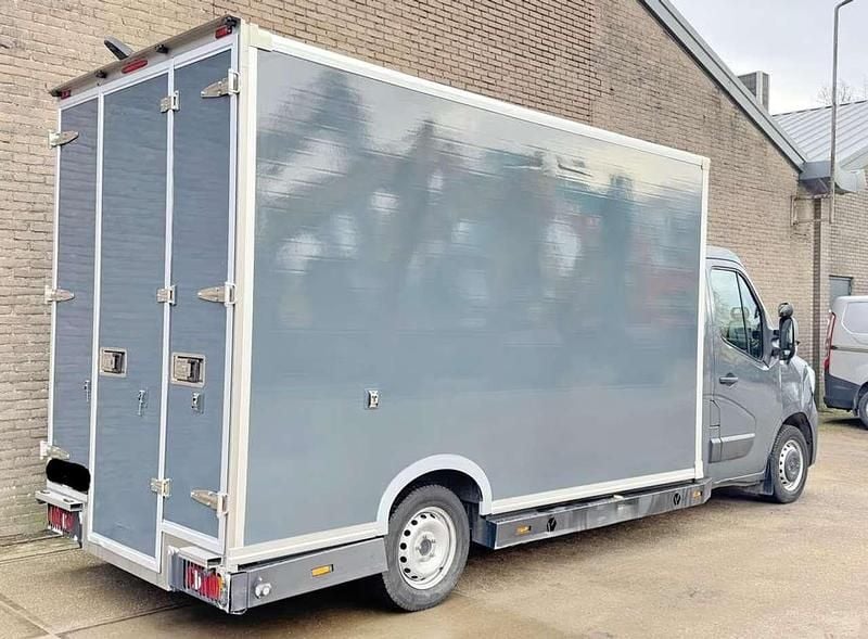 Second-hand Renault Master 150 CP (110 kW) 2021 Negru Monovolum