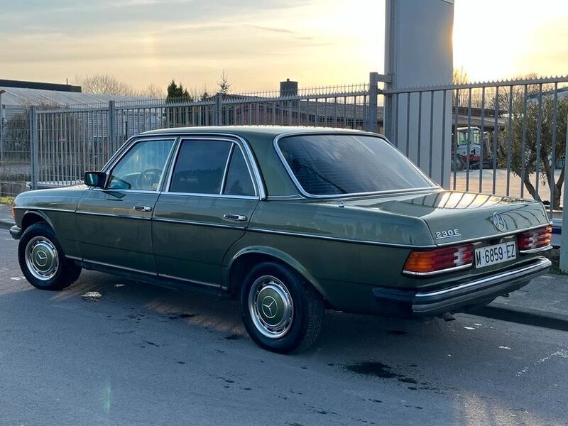 Gebraucht Mercedes E230 136 PS (100 kW) 1982 Grün Limousine