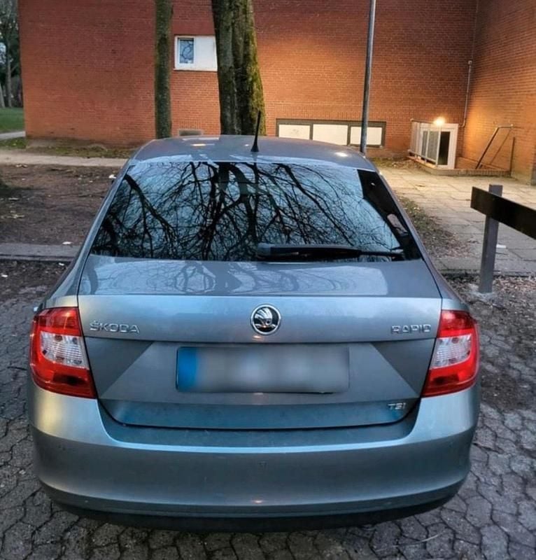 Gebraucht Skoda Rapid 75 PS (55 kW) 2013 Silber Kleinwagen