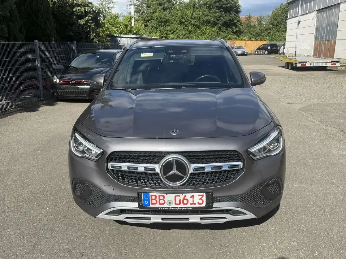 Gebraucht Mercedes GLA220 190 PS (139 kW) 2023 Mountaingrau  met. SUV