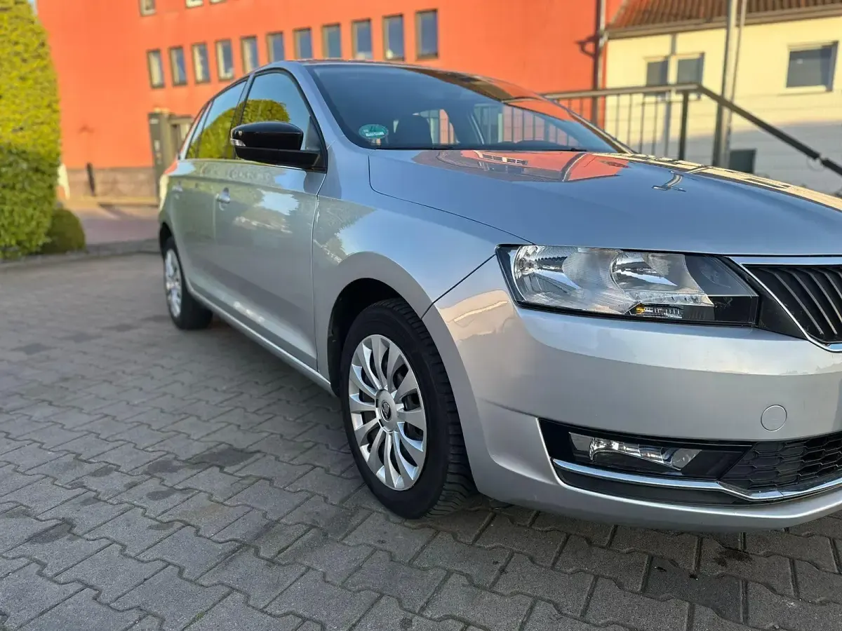 Używany Skoda Rapid Ambition 90 KM (66 kW) 2018 Szary Hatchback