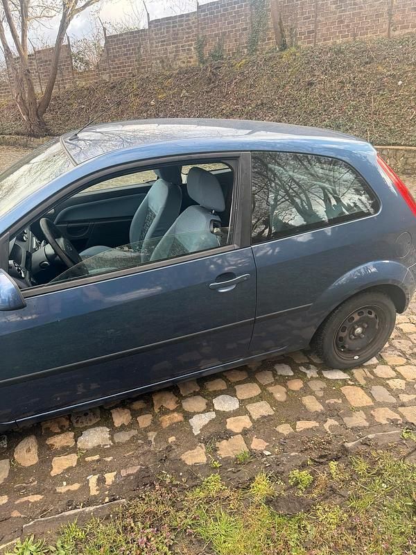 Gebraucht Ford Fiesta 60 PS (44 kW) 2005 Blau Kleinwagen