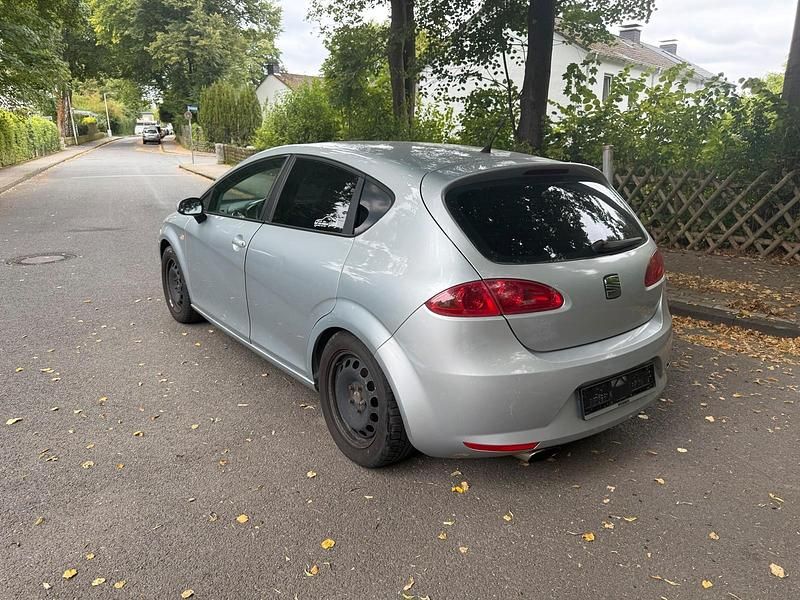 Silber Gebraucht 2008 Seat Leon Limousine | 1.000 € (Superpreis) - Bild 1/4