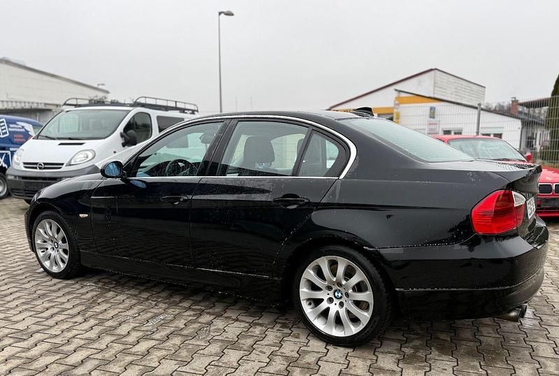 Gebraucht BMW 325 Advantage 197 PS (144 kW) 2008 Schwarz Limousine