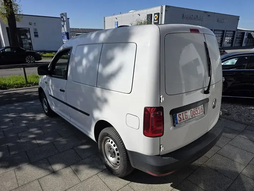 Usado VW Caddy 84 HP (61 kW) 2016 Branco Monovolume