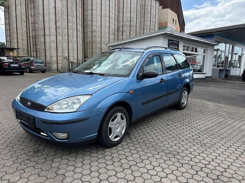 Blau Gebraucht 2003 Ford Focus Ghia Kombi | 1.690 € (Fairer Preis) - Bild 1/4