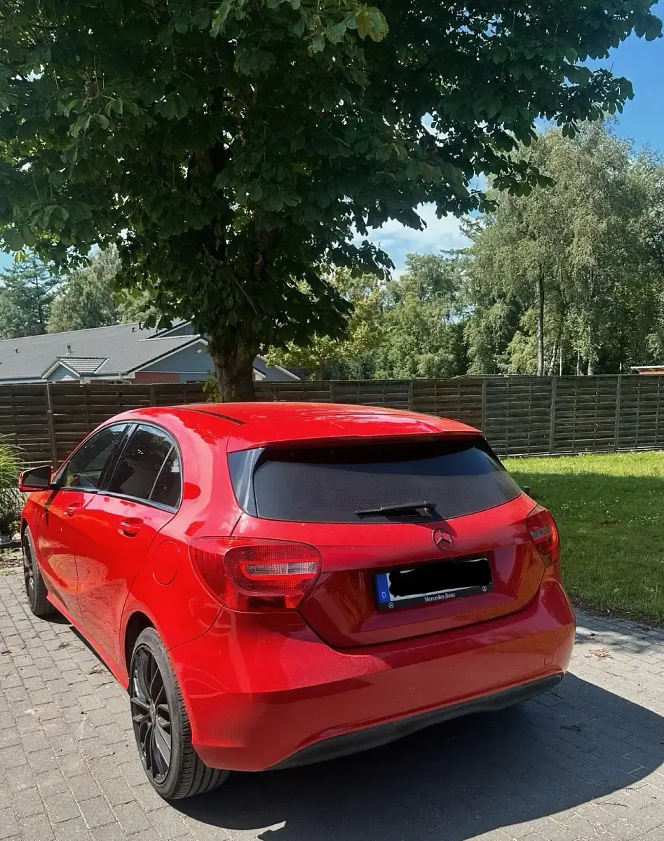 Gebraucht Mercedes A180 122 PS (89 kW) 2012 Rot Kleinwagen