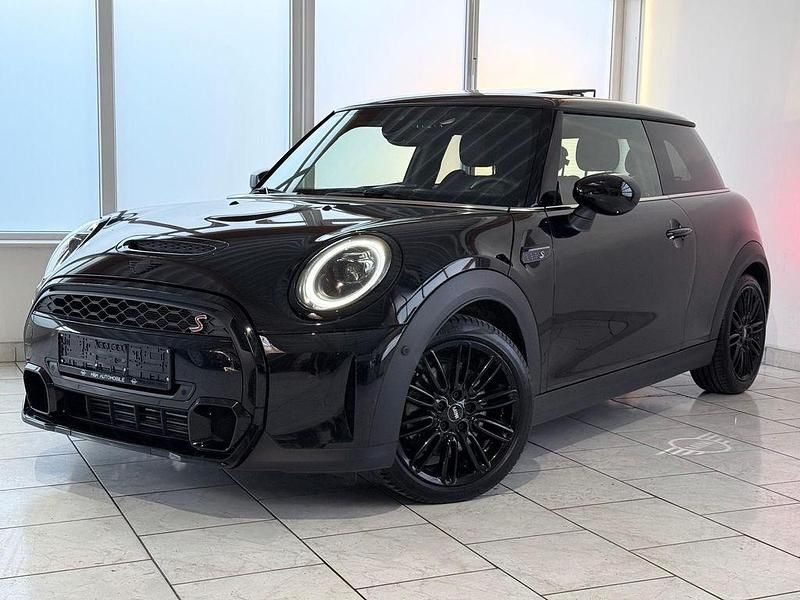 Gebraucht Mini Cooper S Classic 178 PS (130 kW) 2024 Midnight black ii Kleinwagen