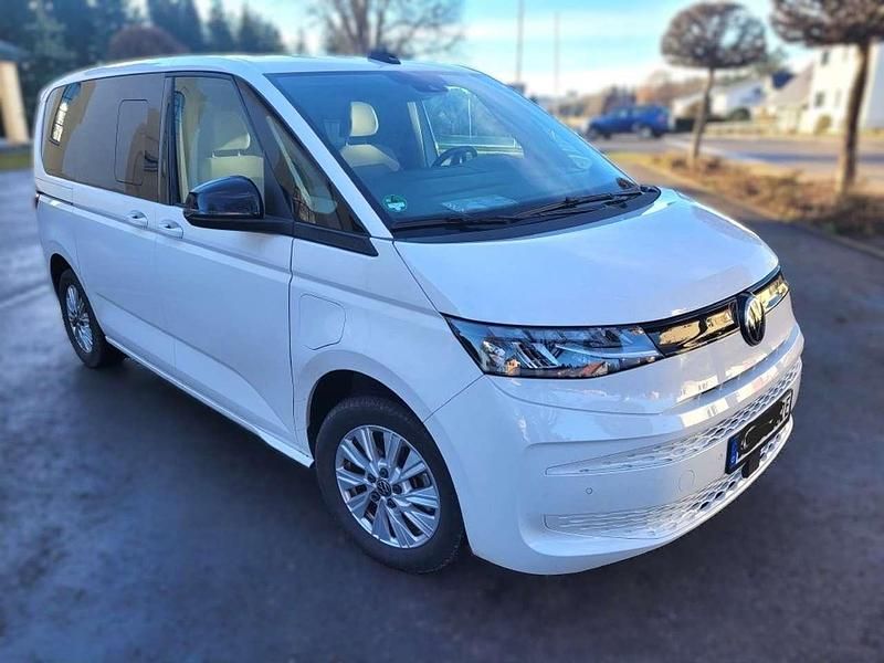 Gebraucht VW Multivan Family 150 PS (110 kW) 2024 Weiß Van