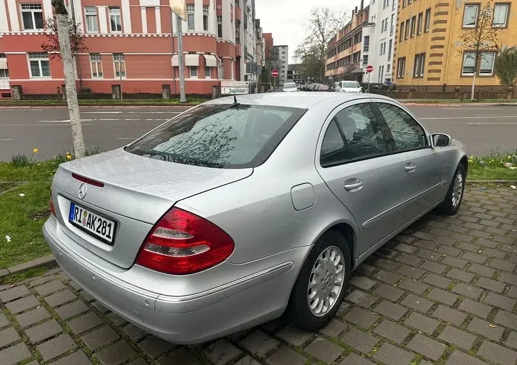 Gebraucht Mercedes E280 Elegance 190 PS (139 kW) 2005 Silber Limousine