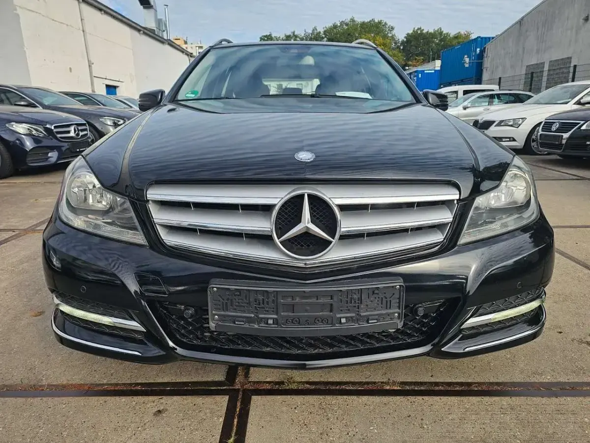 Gebraucht Mercedes C180 Avantgarde 156 PS (114 kW) 2011 Schwarz Limousine