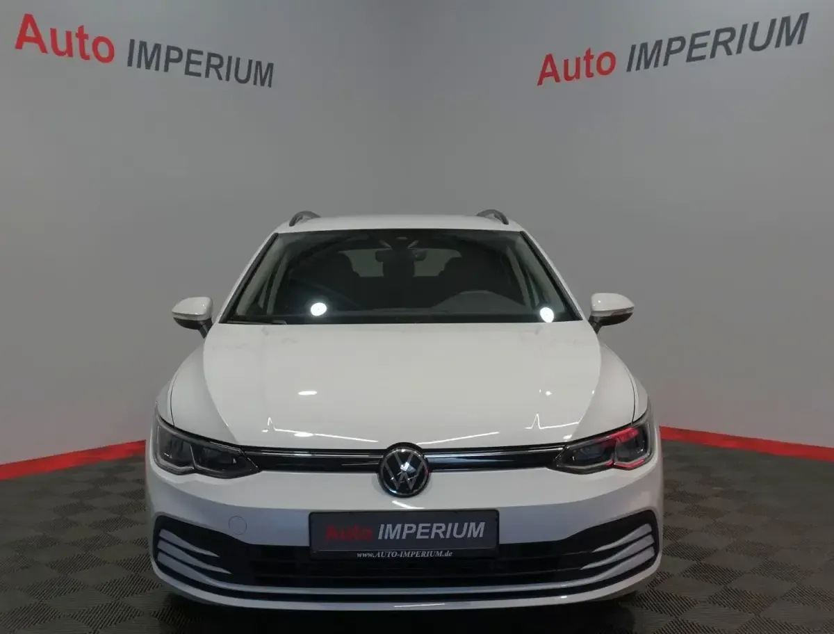 Second-hand VW Golf VIII Life 116 CP (85 kW) 2022 Alb Break