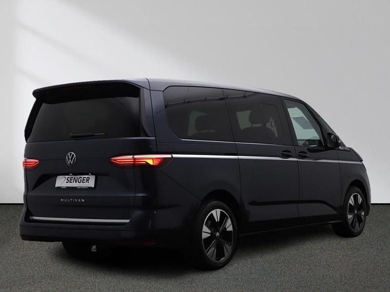 Gebraucht VW Multivan Style 150 PS (110 kW) 2026 Blau Van
