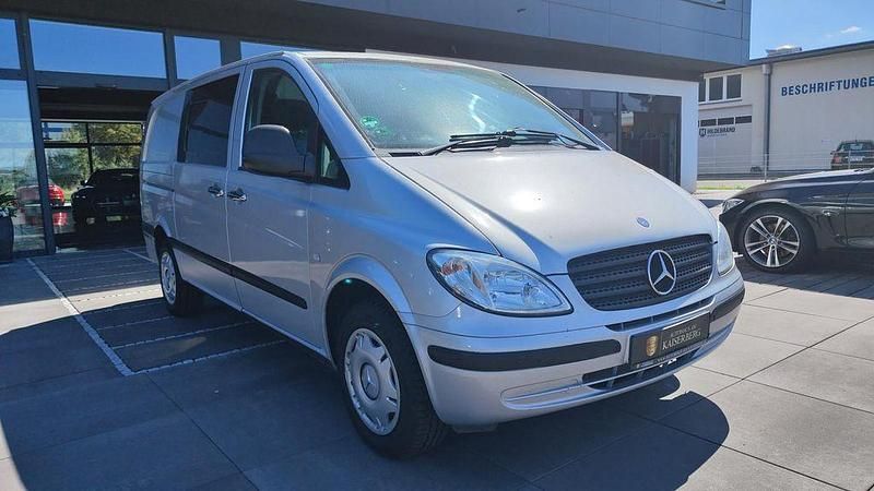 Silber Gebraucht 2004 Mercedes Vito Van / Kleinbus | 8.900 € (Etwas zu teuer) - Bild 1/4
