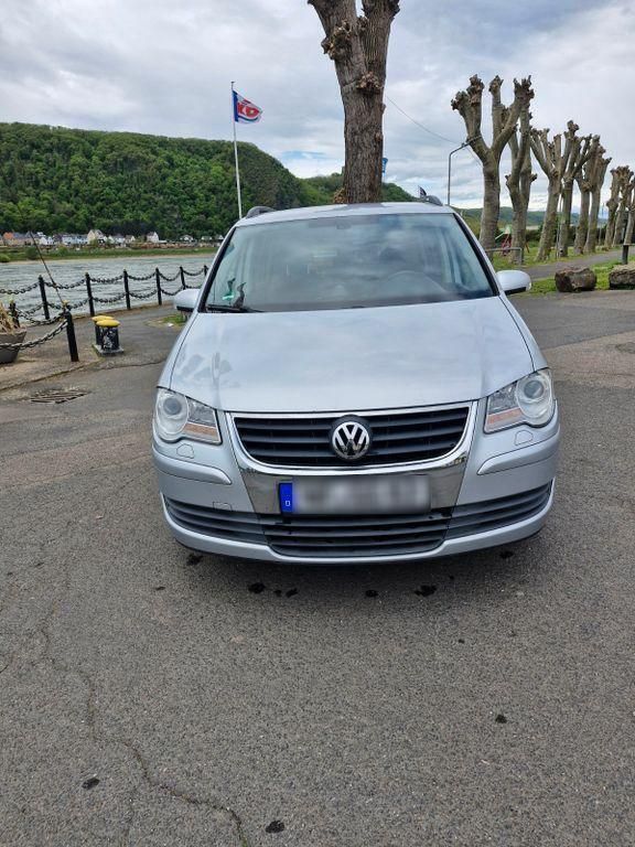 Grau Gebraucht 2009 VW Touran Van / Kleinbus | 2.250 € (Superpreis) - Bild 1/4