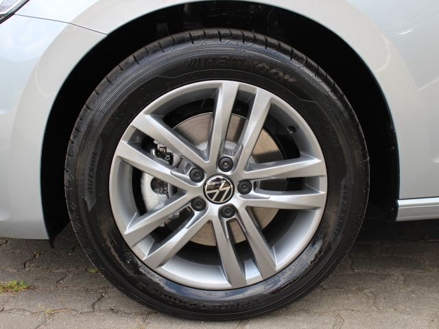 Gebraucht VW Touran Comfortline 150 PS (110 kW) 2025 Silber Van / Kleinbus