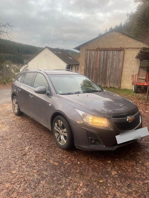 Grau Gebraucht 2012 Chevrolet Cruze Kombi | 3.800 € (Fairer Preis) - Bild 1/4