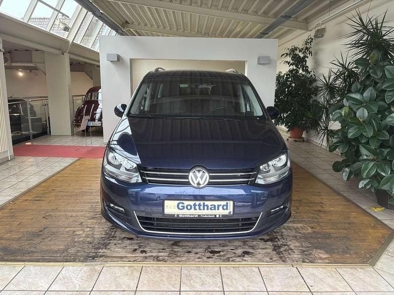 Gebraucht VW Sharan Comfortline 184 PS (135 kW) 2017 Night blue metallic Van / Kleinbus